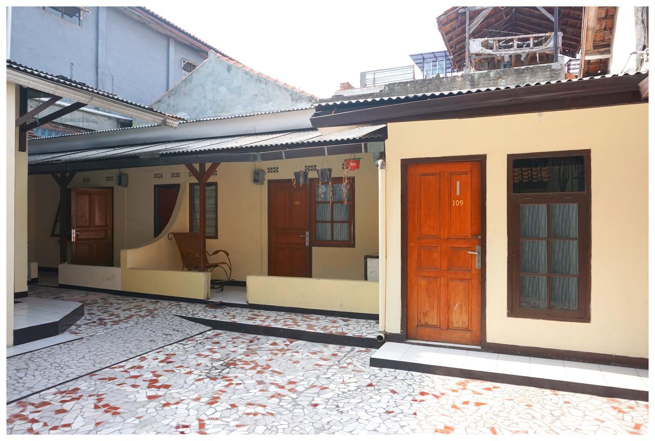 Budi House & Food Station Бандунг Екстер'єр фото