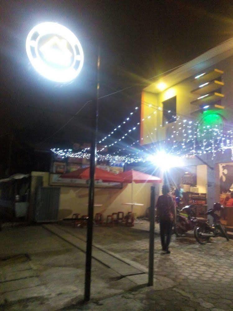 Budi House & Food Station Бандунг Екстер'єр фото